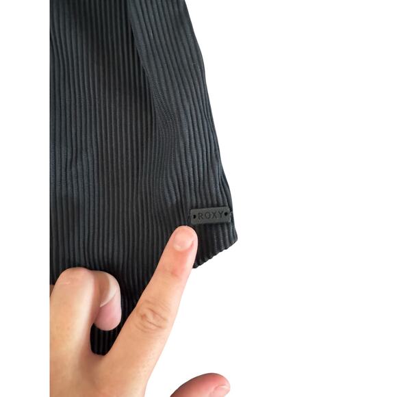 Roxy Black Ribbed One Piece Swimsuit Love The Muse Underwire Swimwear Size M NWT - Picture 3 of 9